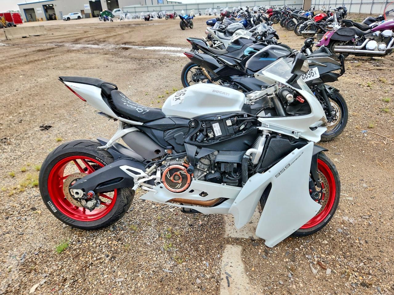 ZDM14B1W7KB009474 · 2019 DUCATI SUPERBIKE