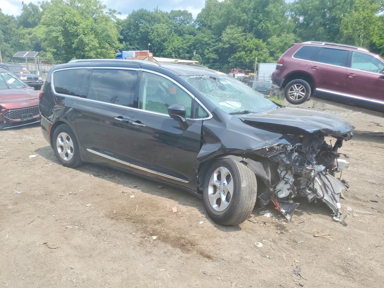 2C4RC1EG7HR770708 · 2017 CHRYSLER PACIFICA · 4/13