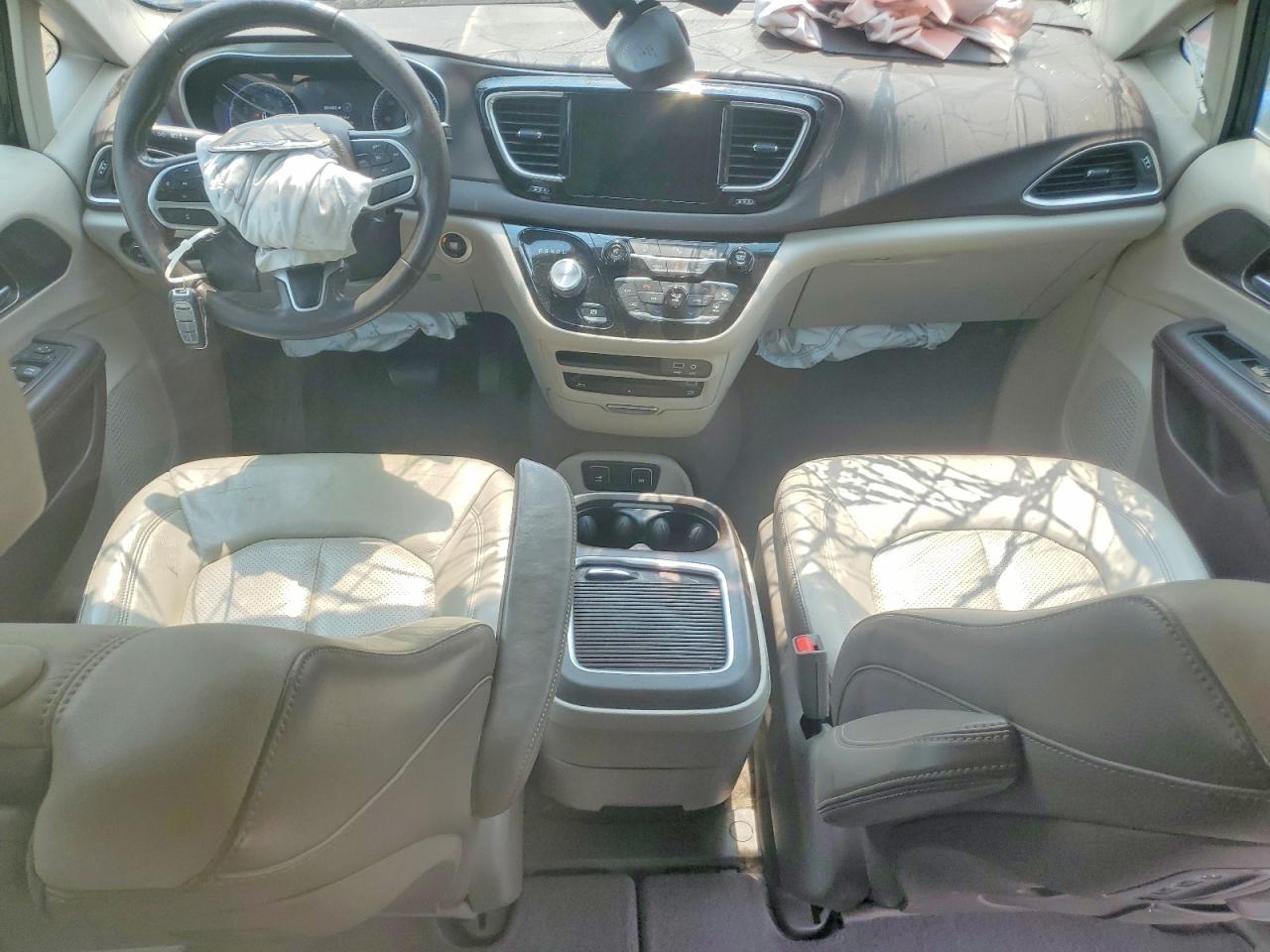 2C4RC1EG7HR770708 · 2017 CHRYSLER PACIFICA · 8/13
