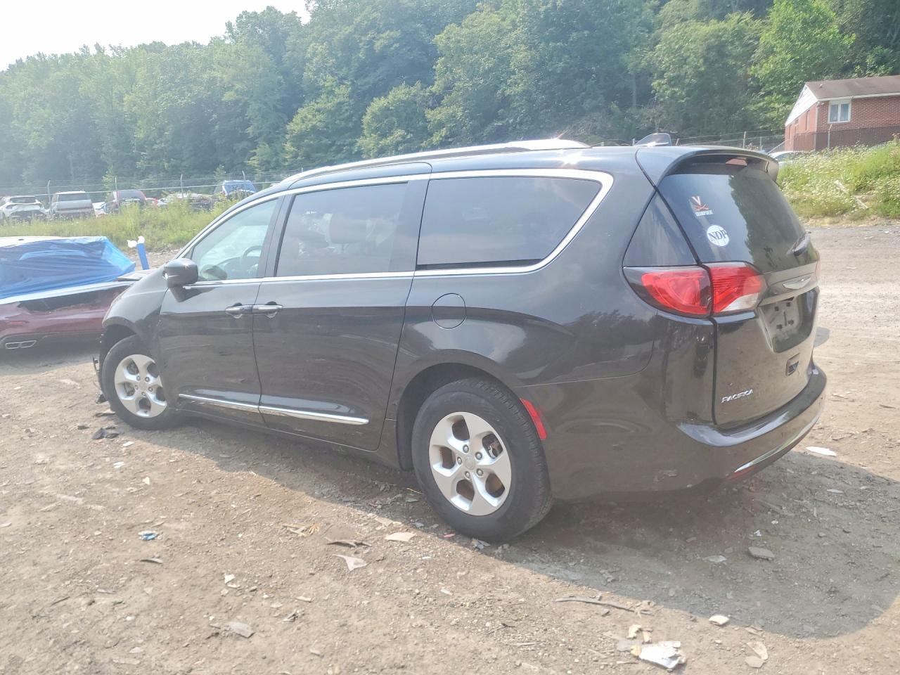 2C4RC1EG7HR770708 · 2017 CHRYSLER PACIFICA · 2/13