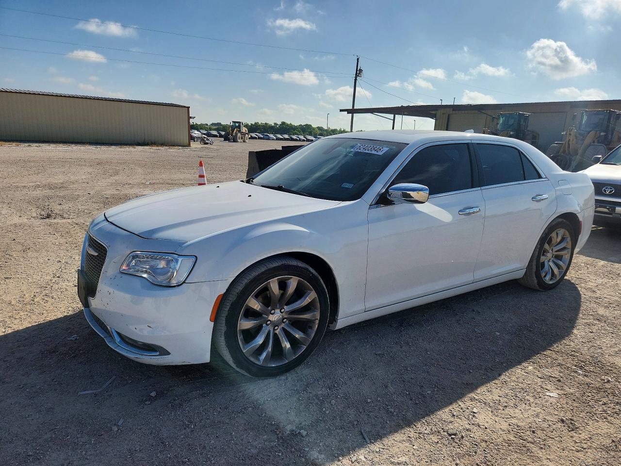 2C3CCAEG4KH585670 · 2019 CHRYSLER 300