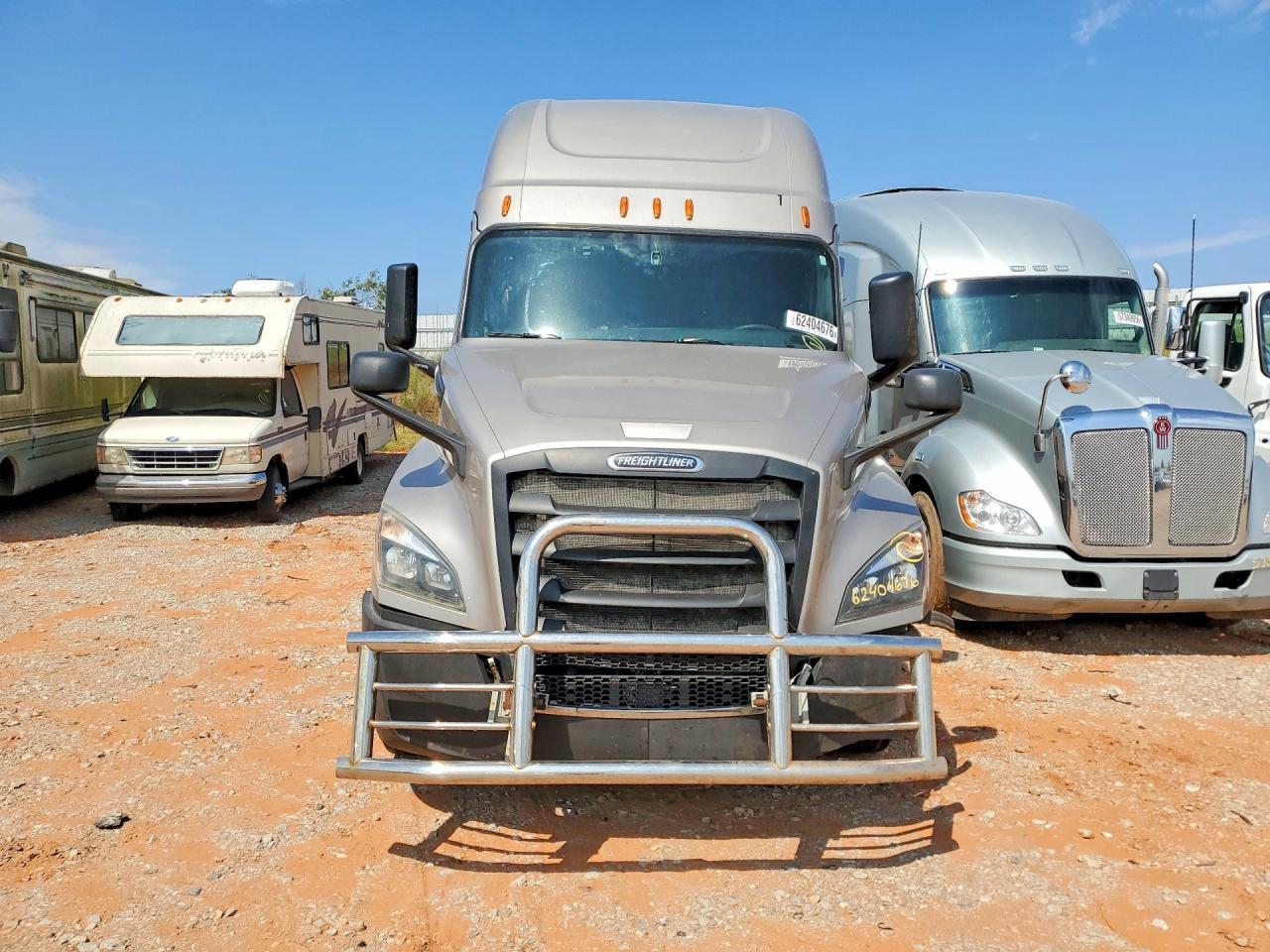 3AKJHHDR5KSKB5338 · 2019 FREIGHTLINER CASCADIA 126 · 5/14