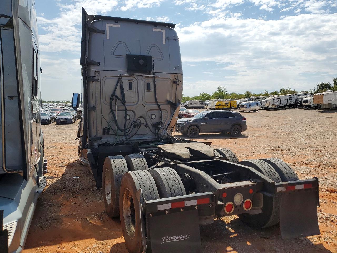 3AKJHHDR5KSKB5338 · 2019 FREIGHTLINER CASCADIA 126 · 2/14