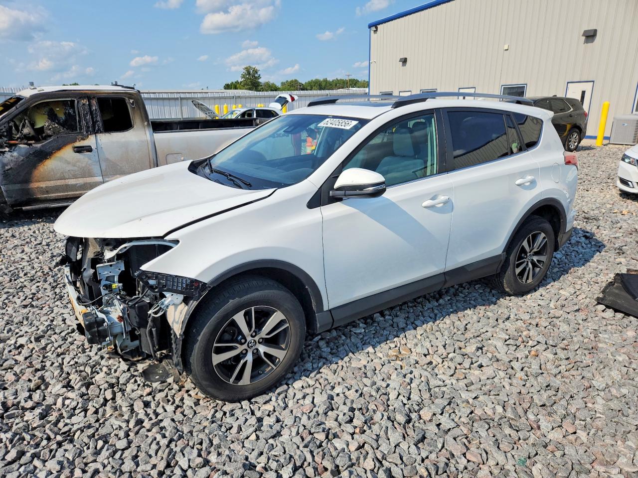 2T3RFREV8JW847246 · 2018 TOYOTA RAV4