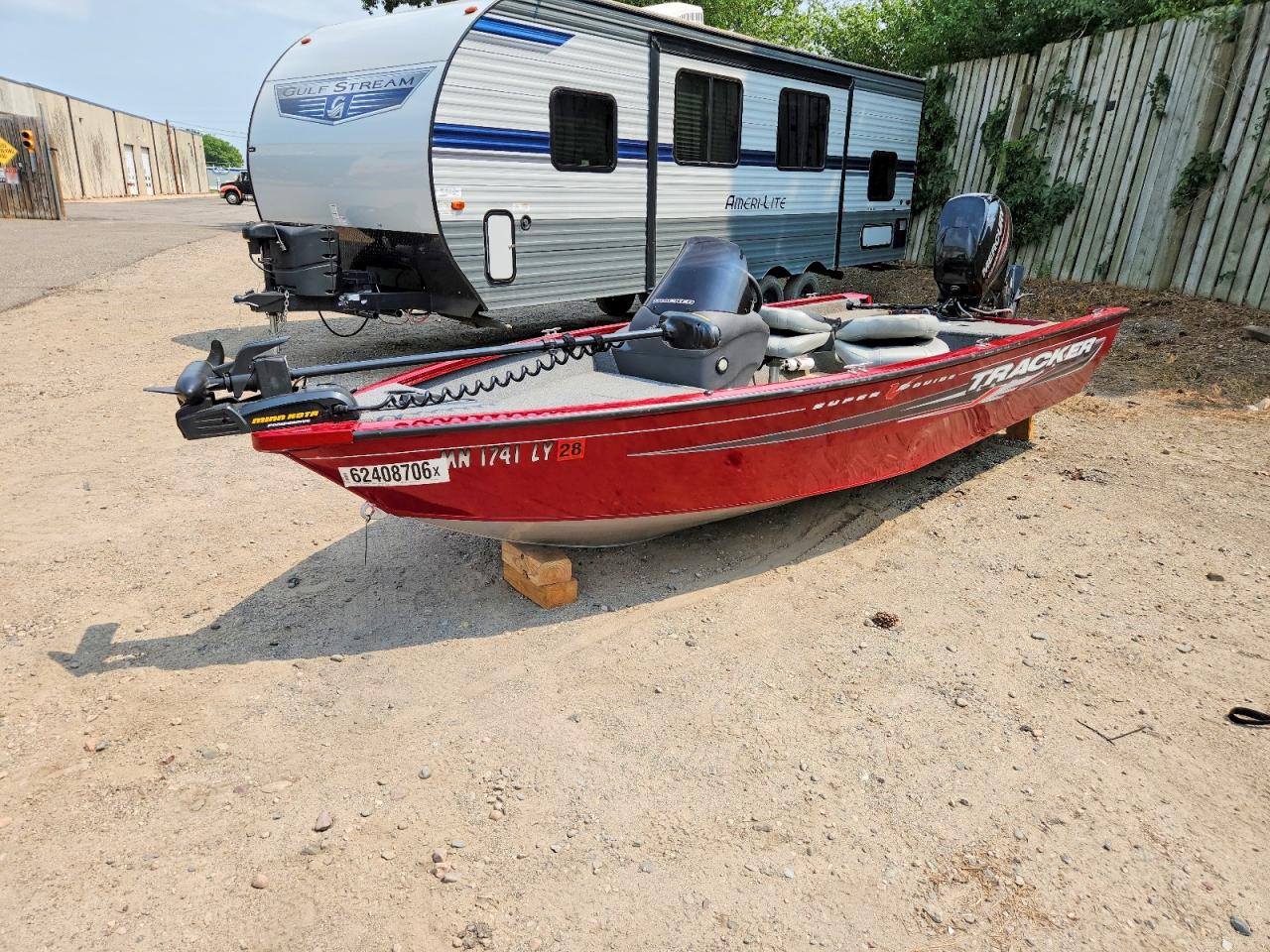 BUJ82665F819 · 2019 TRACKER SC16