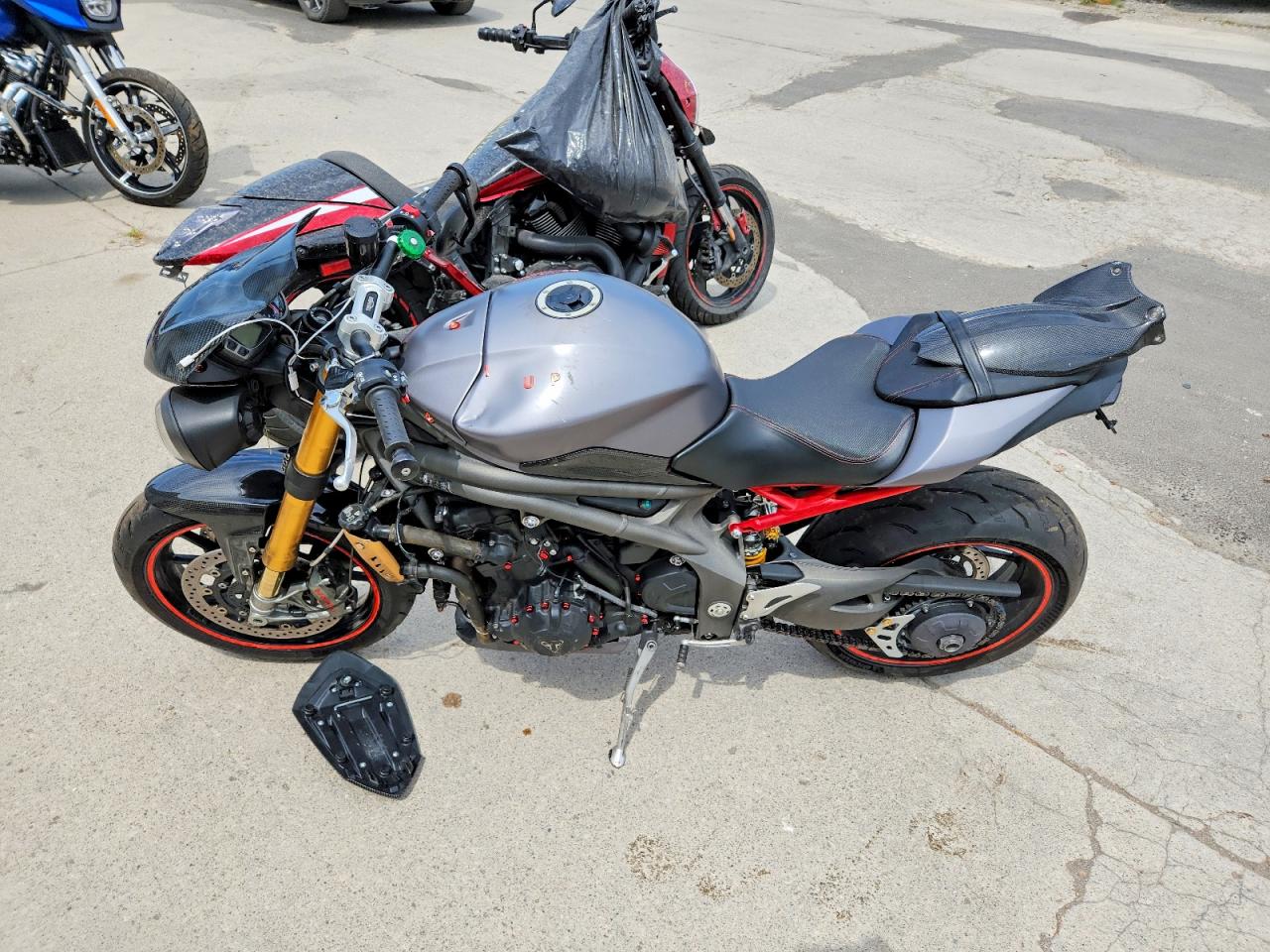 SMTN51PP3GJ753480 · 2016 TRIUMPH MOTORCYCLE SPEED TRIPLE · 3/9