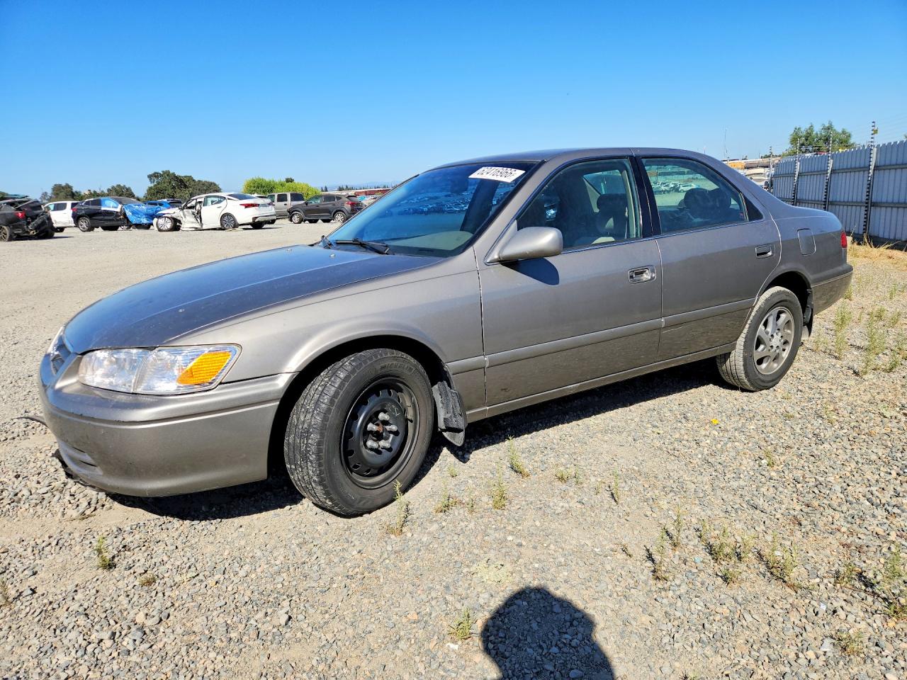 4T1BF22K6YU112044 · 2000 TOYOTA CAMRY