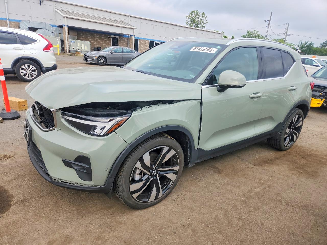 2023 VOLVO XC40