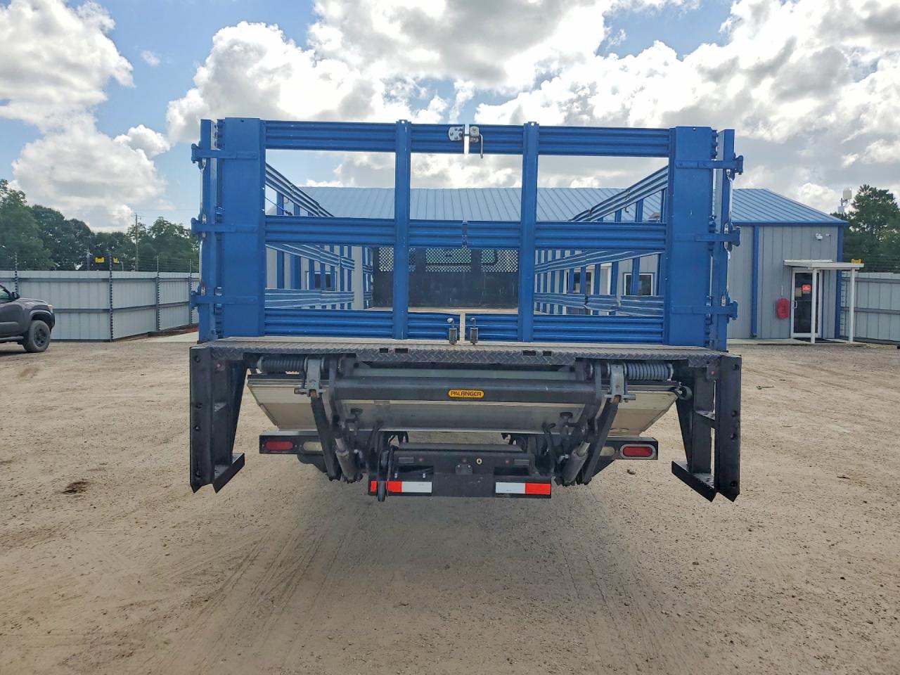 1FVACXFC4KHKK6492 · 2019 FREIGHTLINER M2 · 6/13
