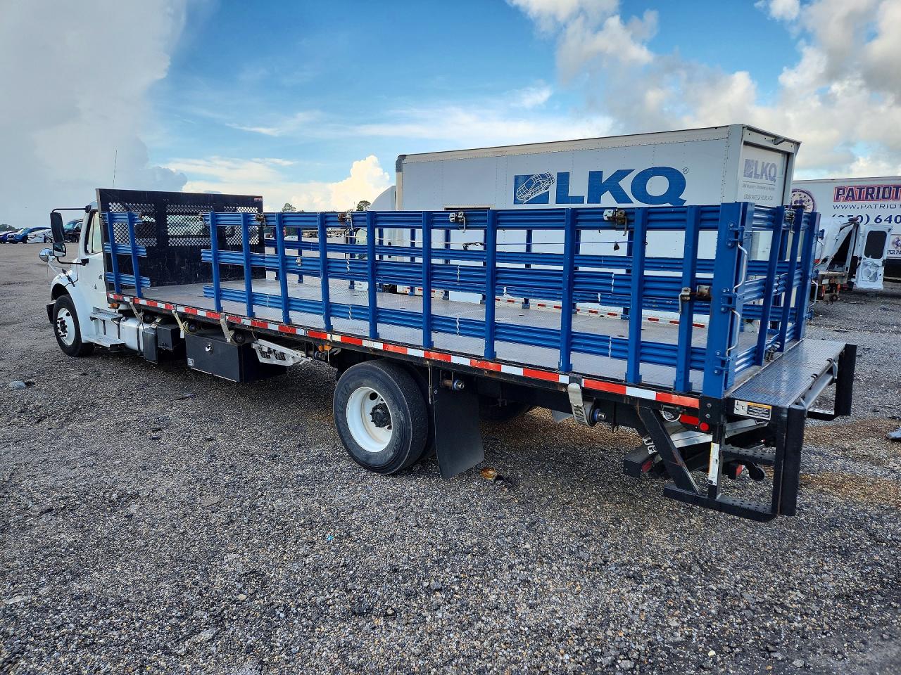 1FVACWFA0JHJU2550 · 2018 FREIGHTLINER M2 · 2/13