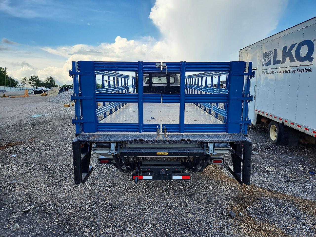 1FVACWFA0JHJU2550 · 2018 FREIGHTLINER M2 · 6/13