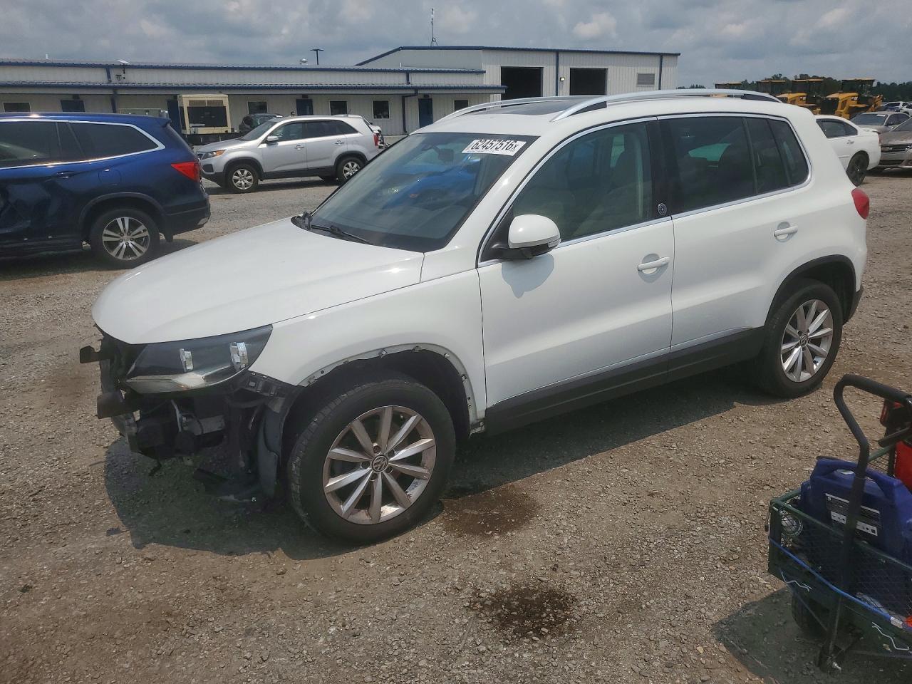 WVGSV7AX4HW510810 · 2017 VOLKSWAGEN TIGUAN