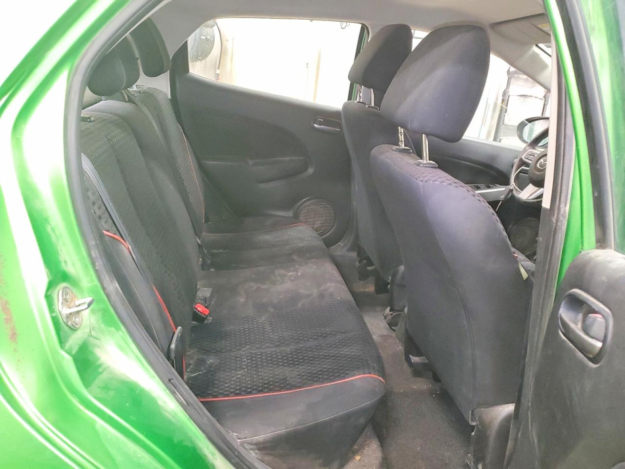JM1DE1HY9B0125732 · 2011 MAZDA MAZDA2 · 10/12