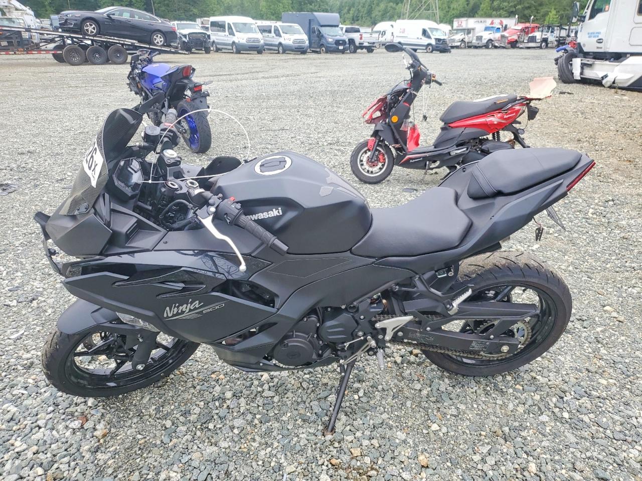 ML5EXGH17TDAA0929 · 2026 KAWASAKI EX500 · 3/9