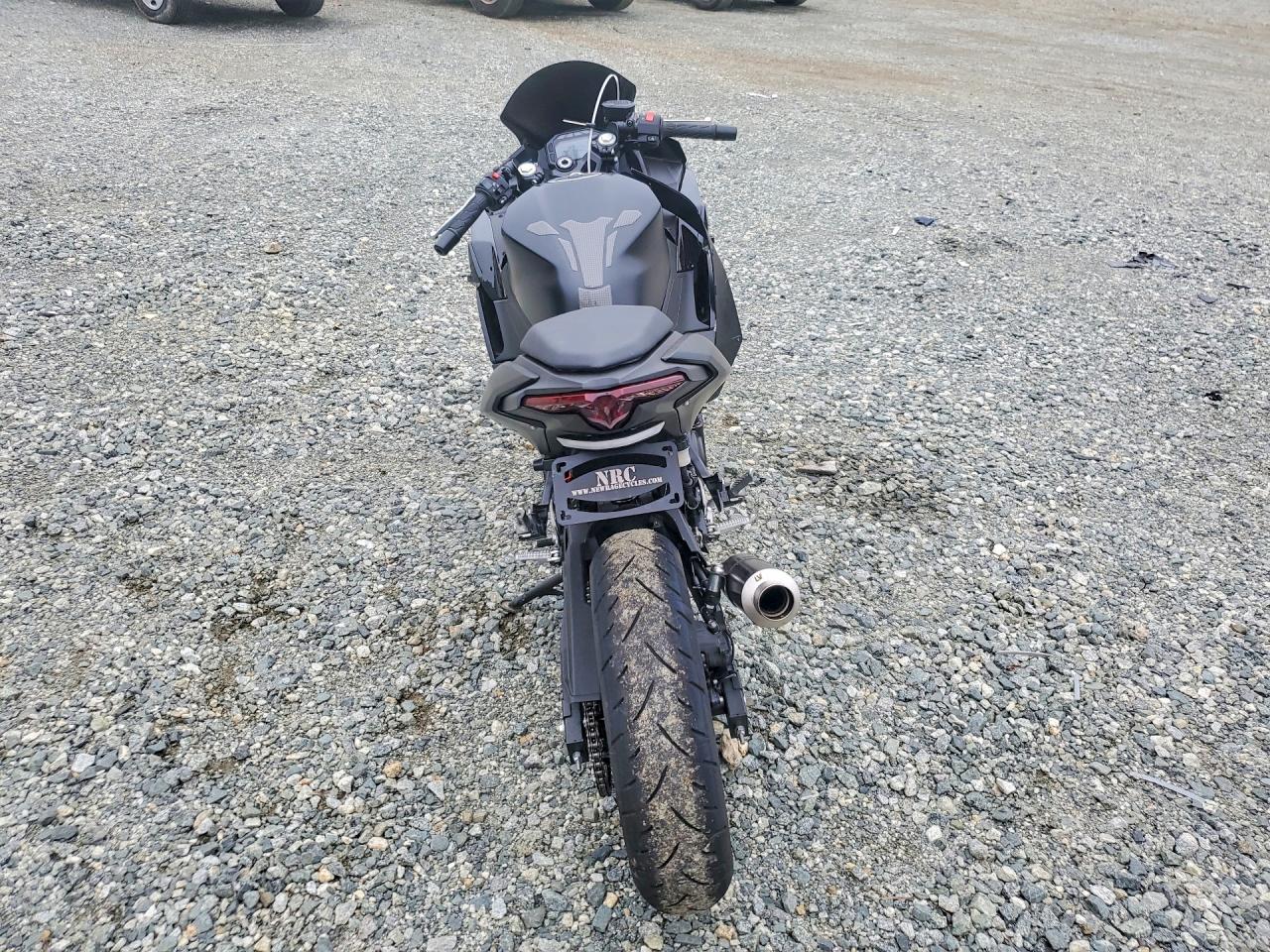 ML5EXGH17TDAA0929 · 2026 KAWASAKI EX500 · 4/9