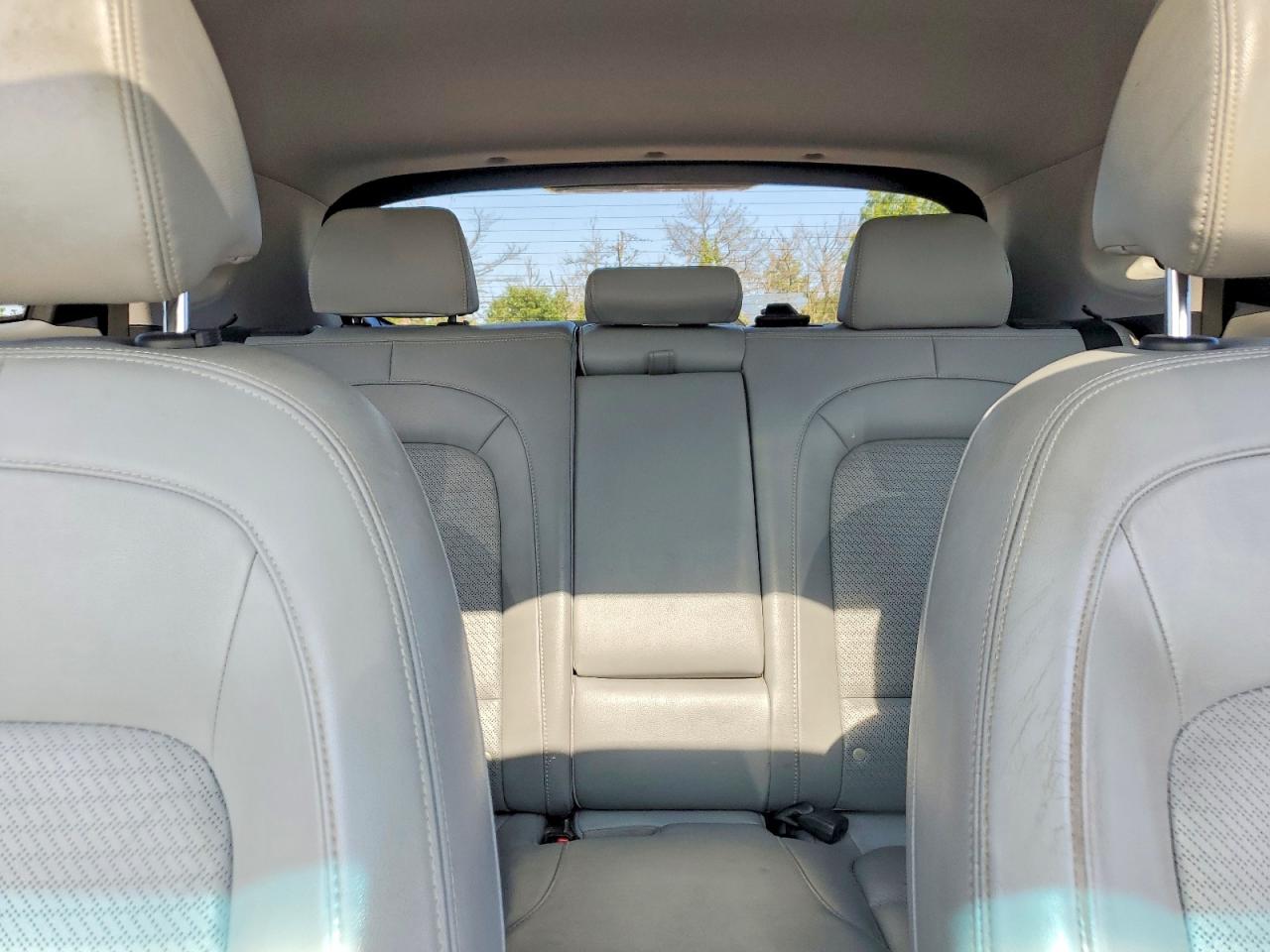 KM8K3CA54KU394833 · 2019 HYUNDAI KONA · 9/12