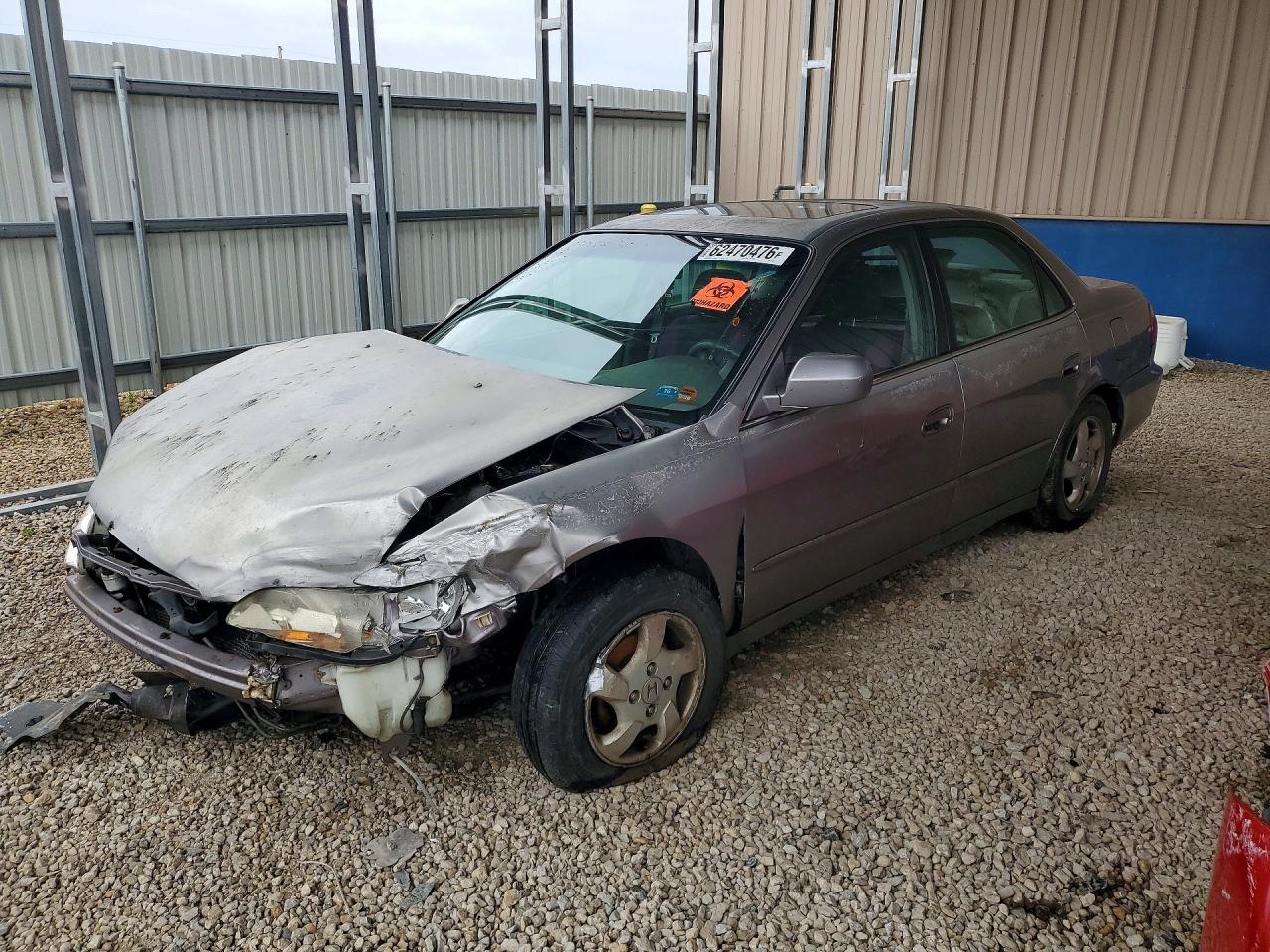 1HGCG5654YA090026 · 2000 HONDA ACCORD