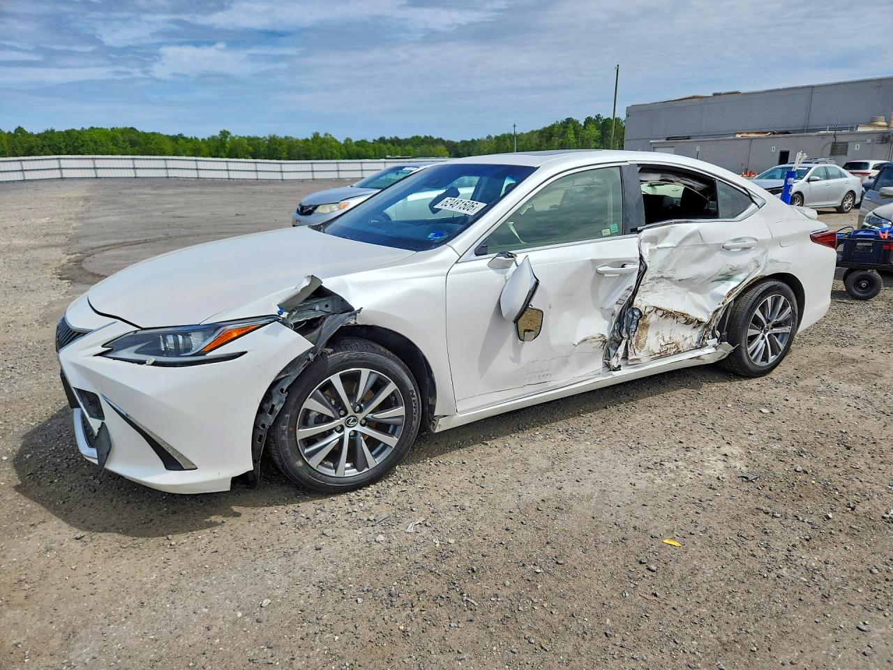 JTHB21B11K2057862 · 2019 LEXUS ES