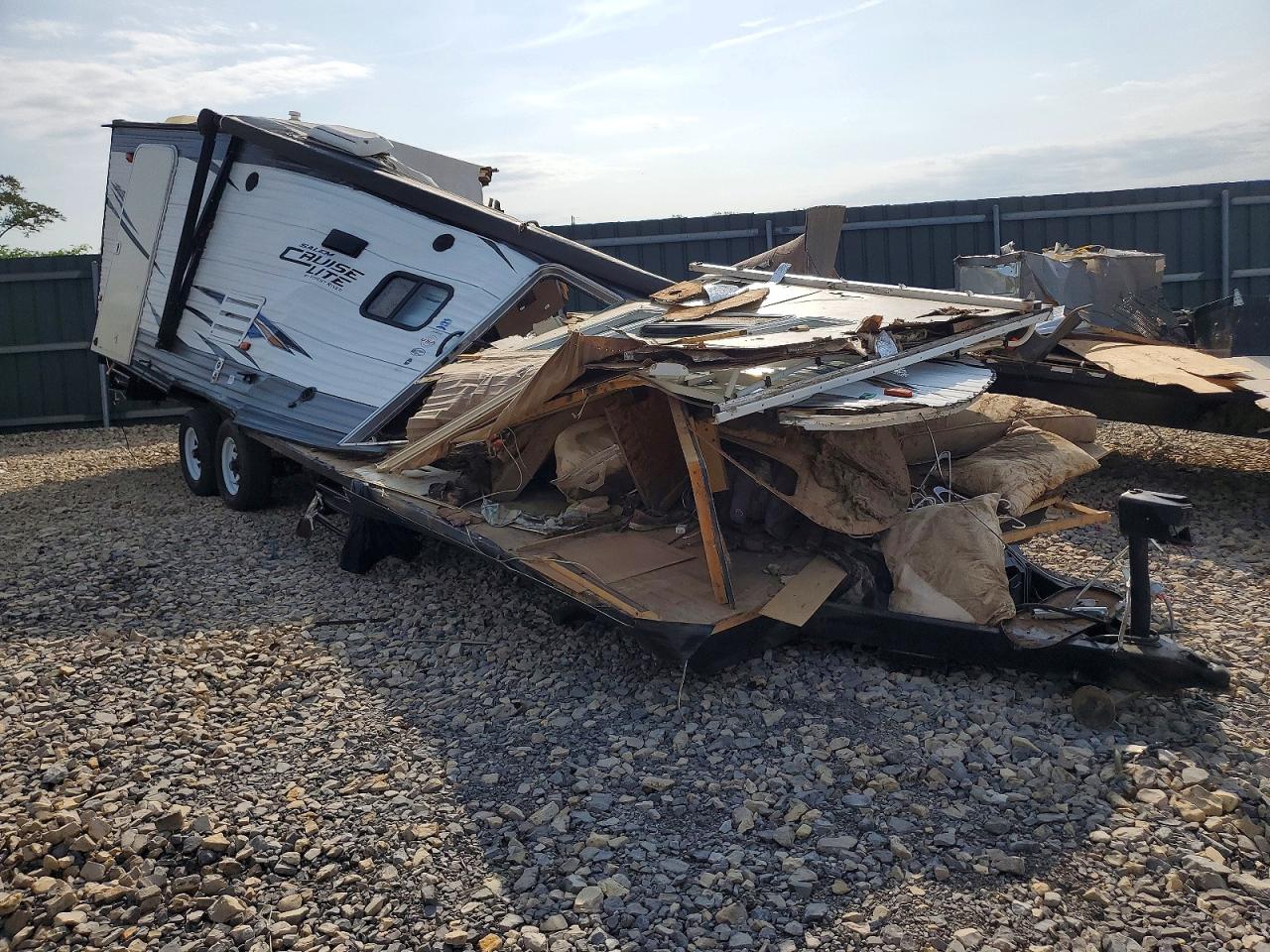 4X4TSMB23H7413055 · 2017 FRRV TRAILER