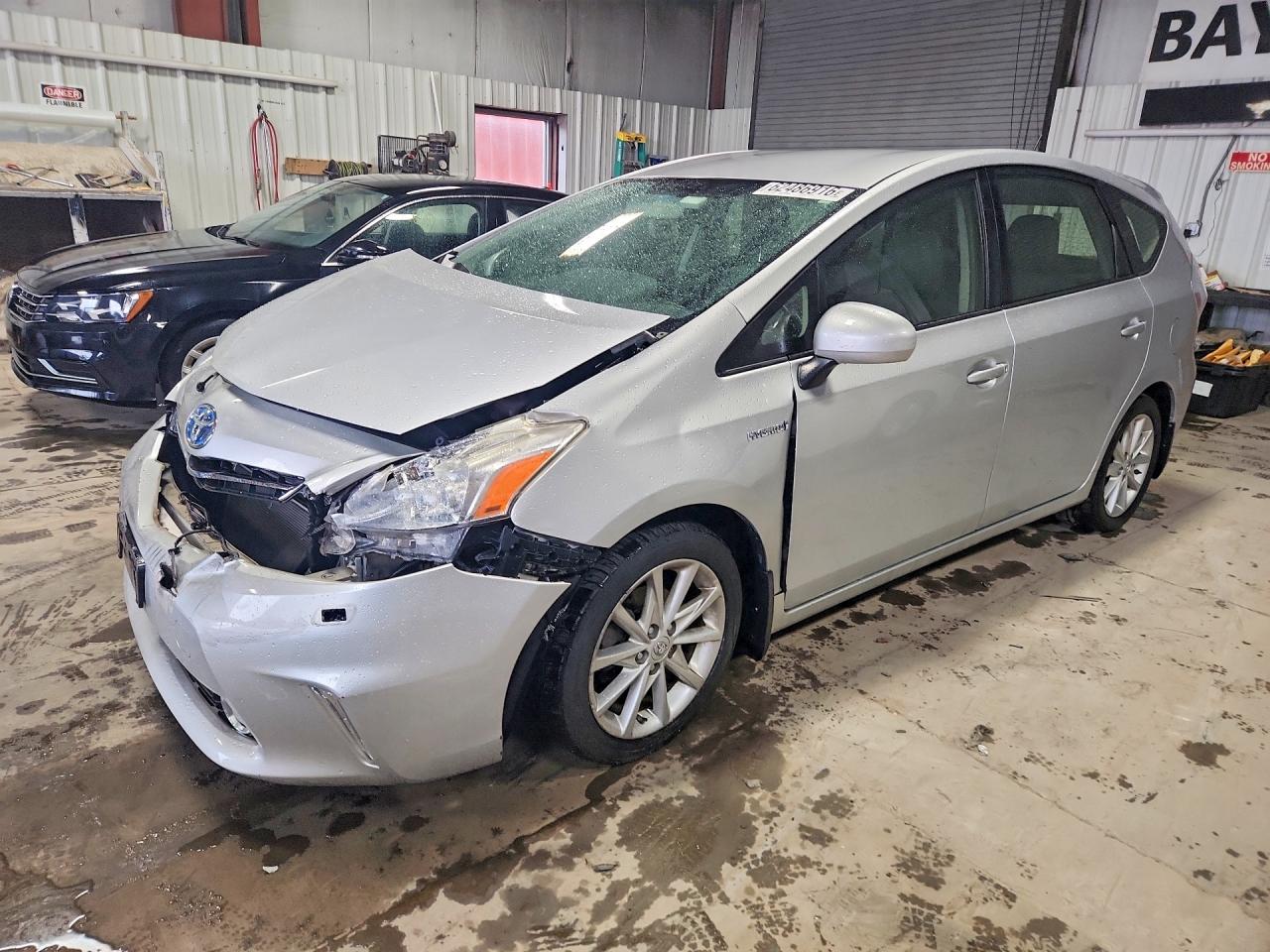 JTDZN3EU7E3316815 · 2014 TOYOTA PRIUS V