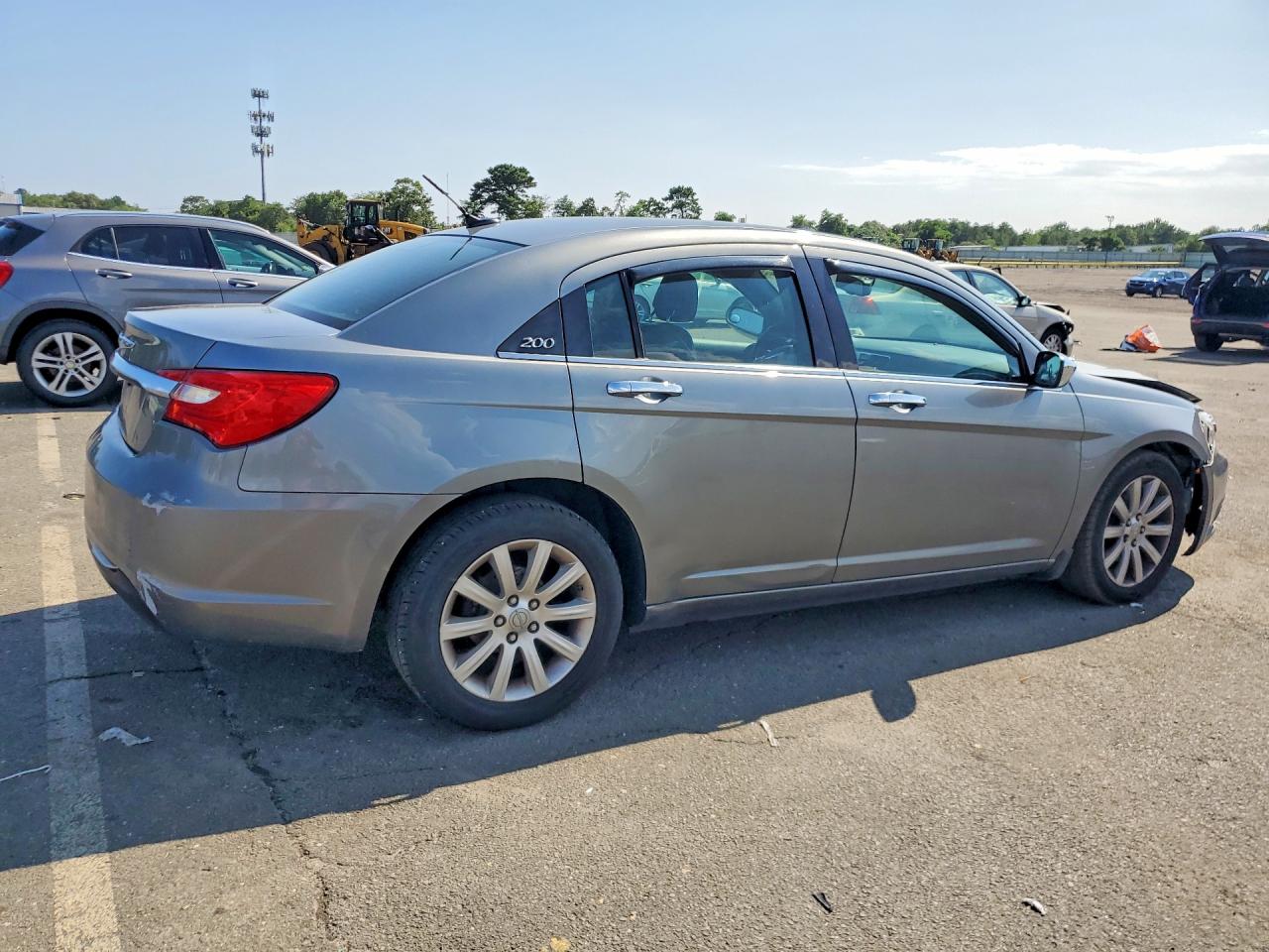 1C3CCBCG4DN747364 · 2013 CHRYSLER 200 · 3/12