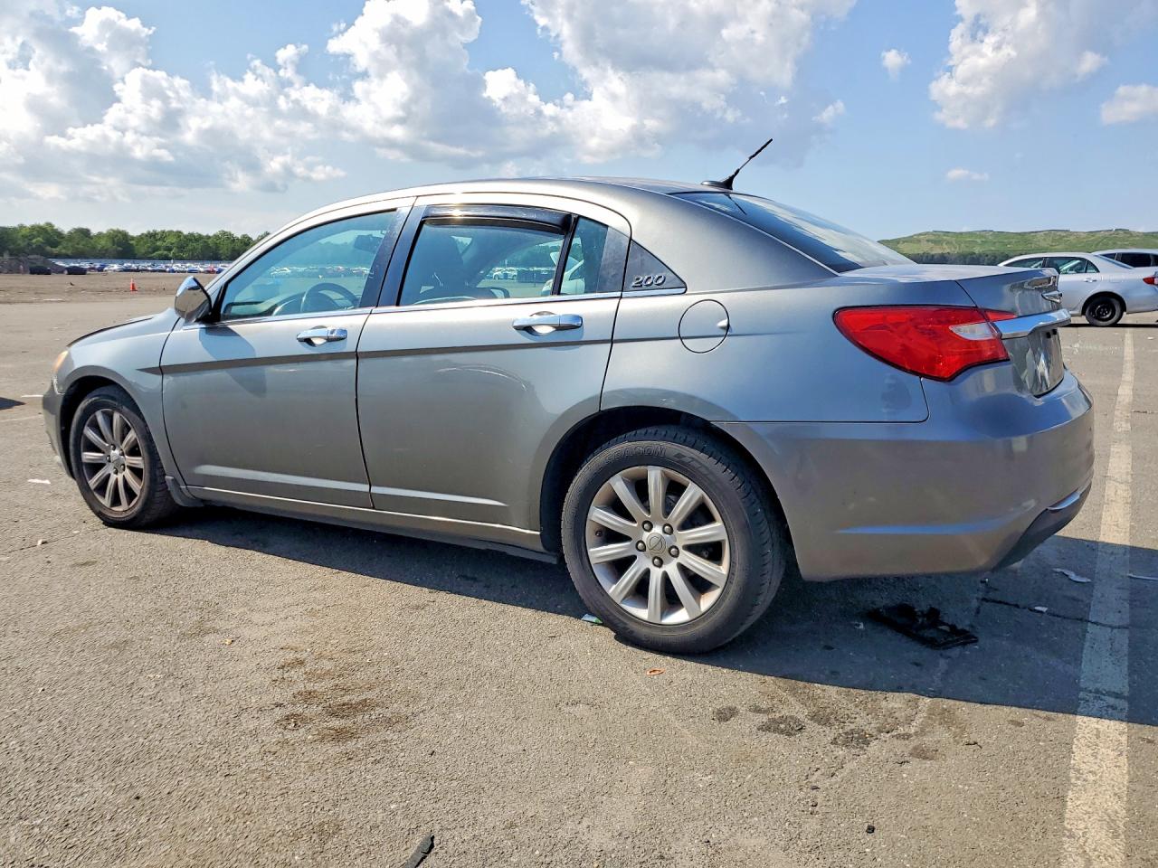 1C3CCBCG4DN747364 · 2013 CHRYSLER 200 · 2/12