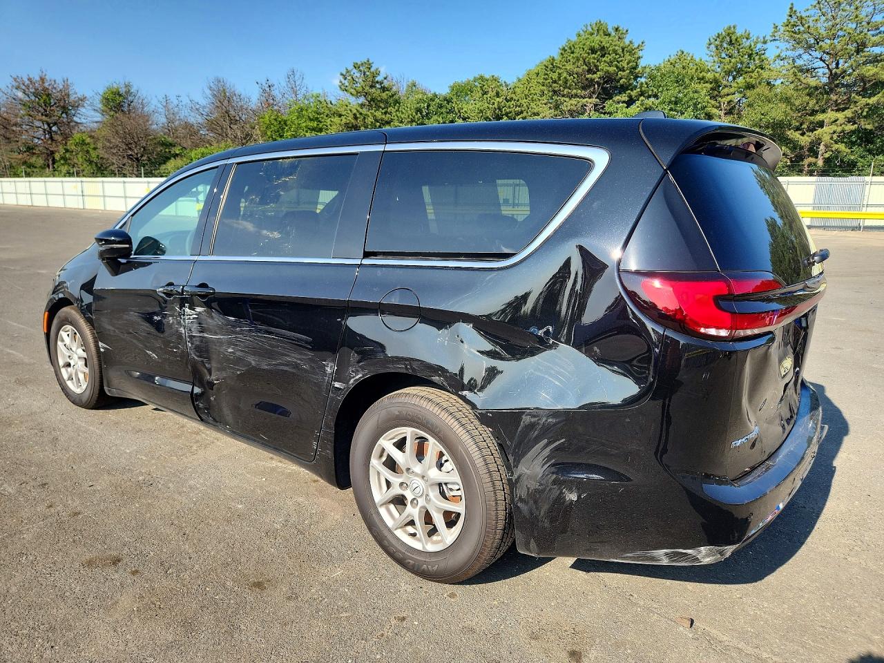 2C4RC1BG2TR281775 · 2026 CHRYSLER PACIFICA · 2/13