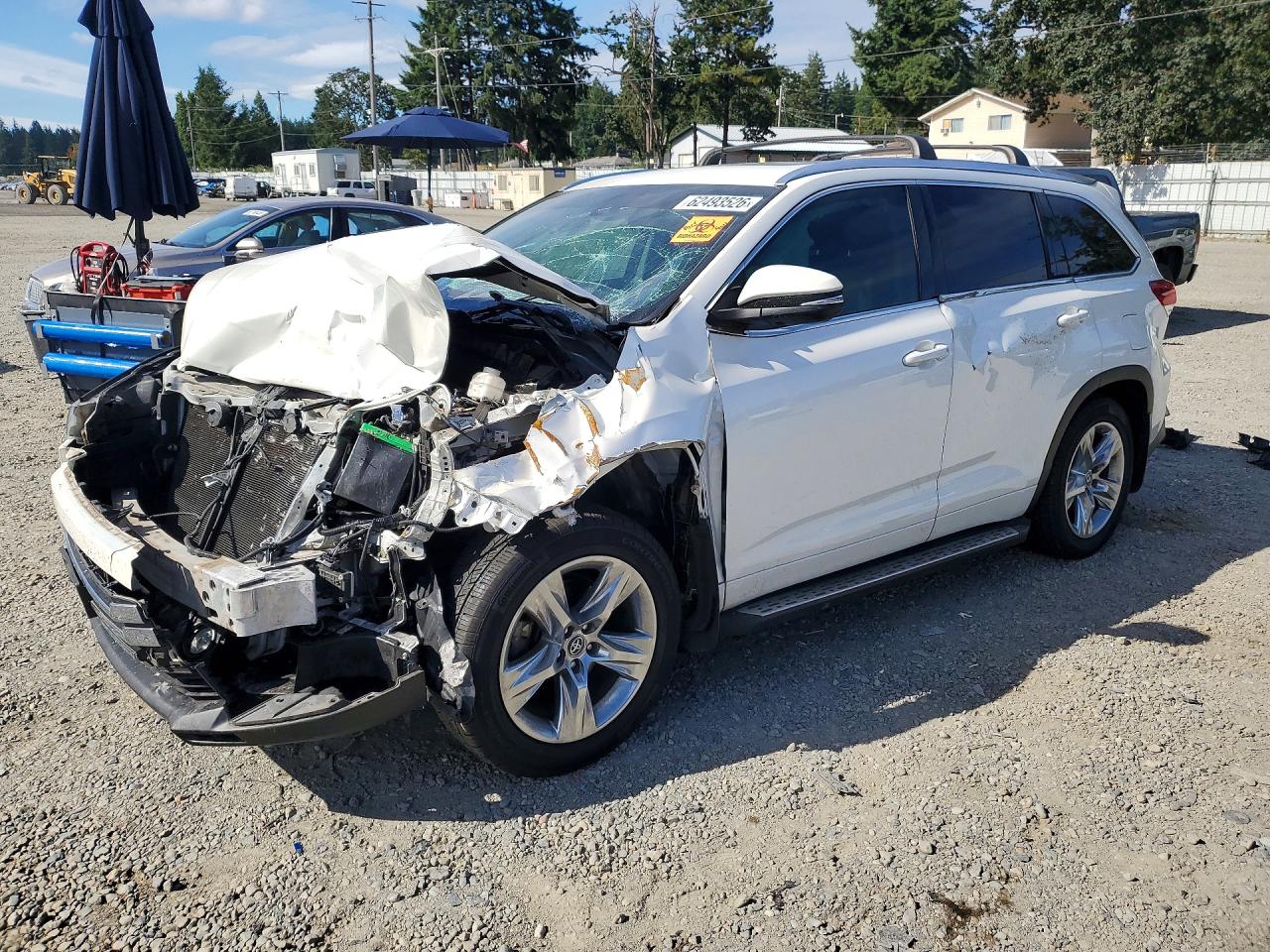5TDDZRFH0HS476055 · 2017 TOYOTA HIGHLANDER