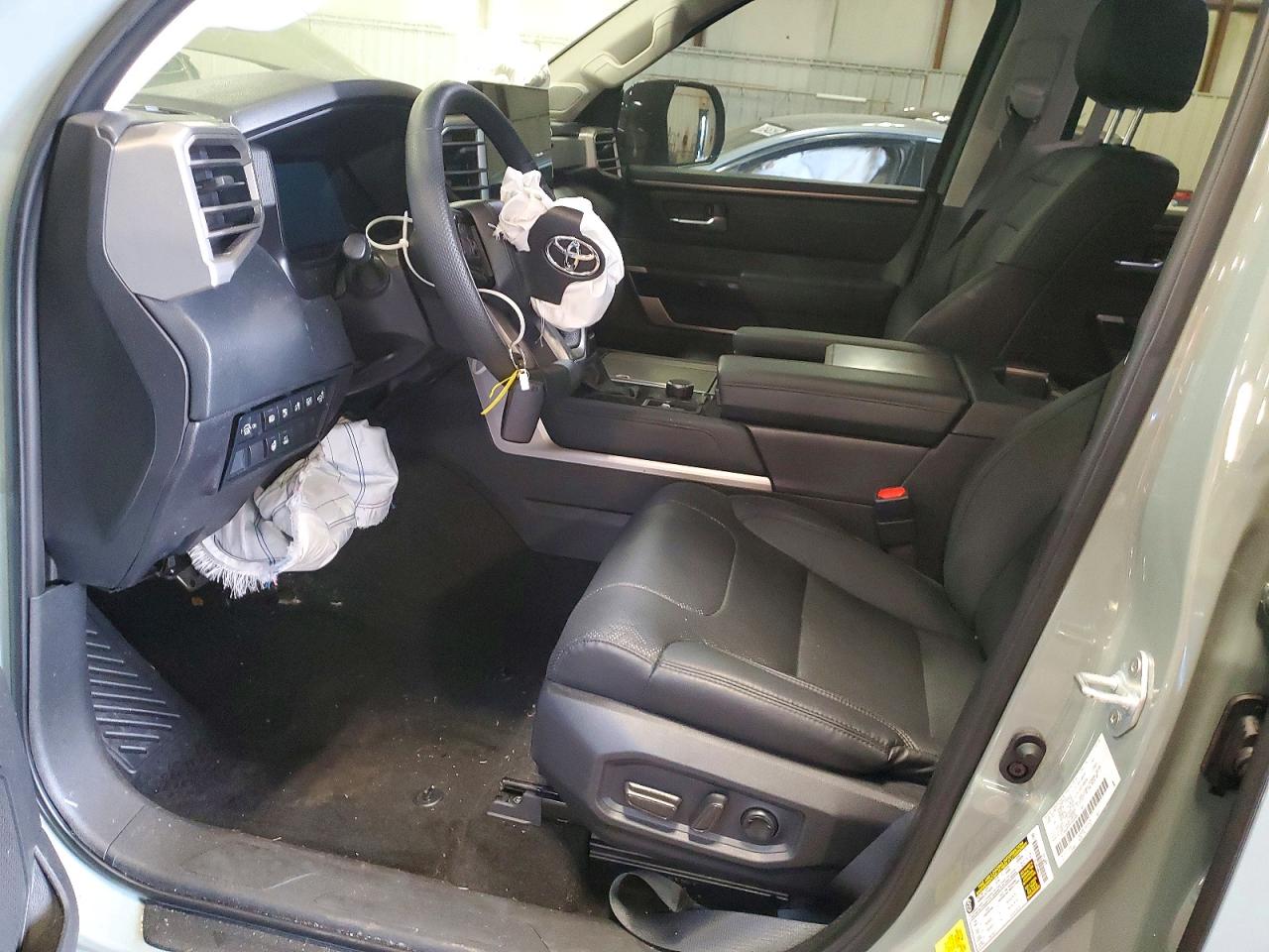 7SVAAABA5RX044504 · 2024 TOYOTA SEQUOIA · 7/14