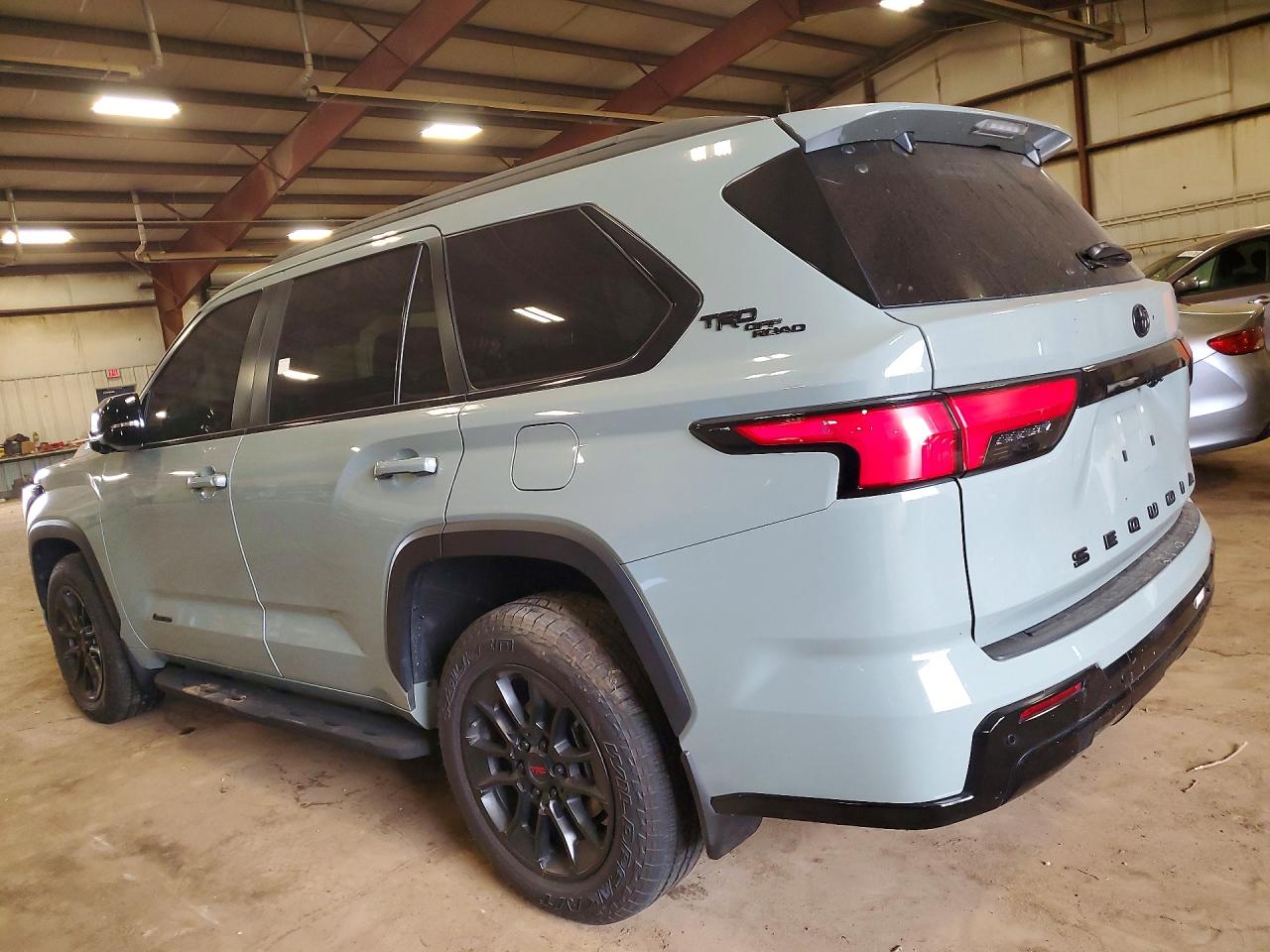 7SVAAABA5RX044504 · 2024 TOYOTA SEQUOIA · 2/14