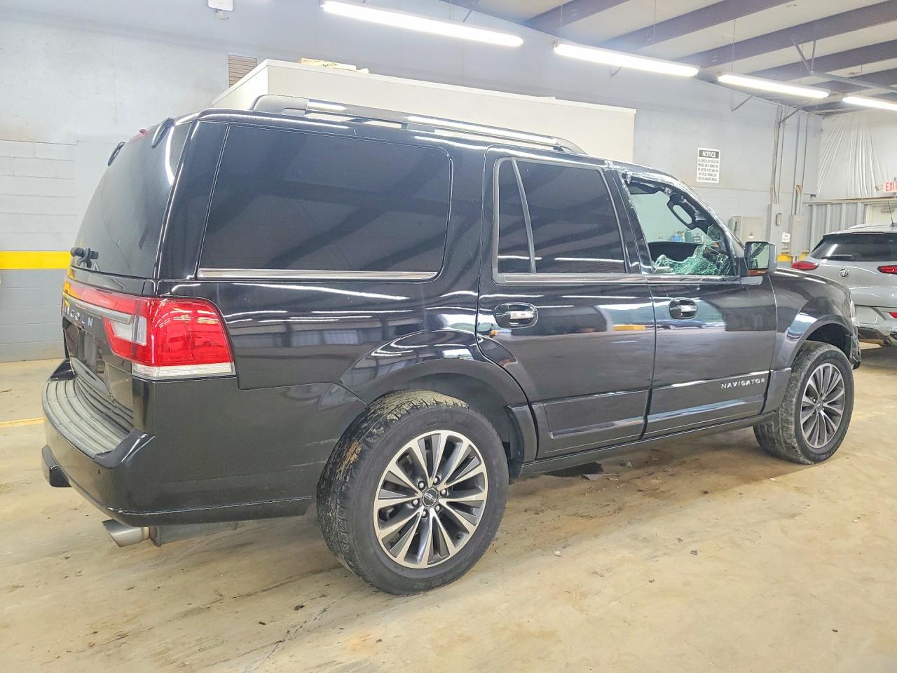5LMJJ2HT8HEL07130 · 2017 LINCOLN NAVIGATOR · 3/13