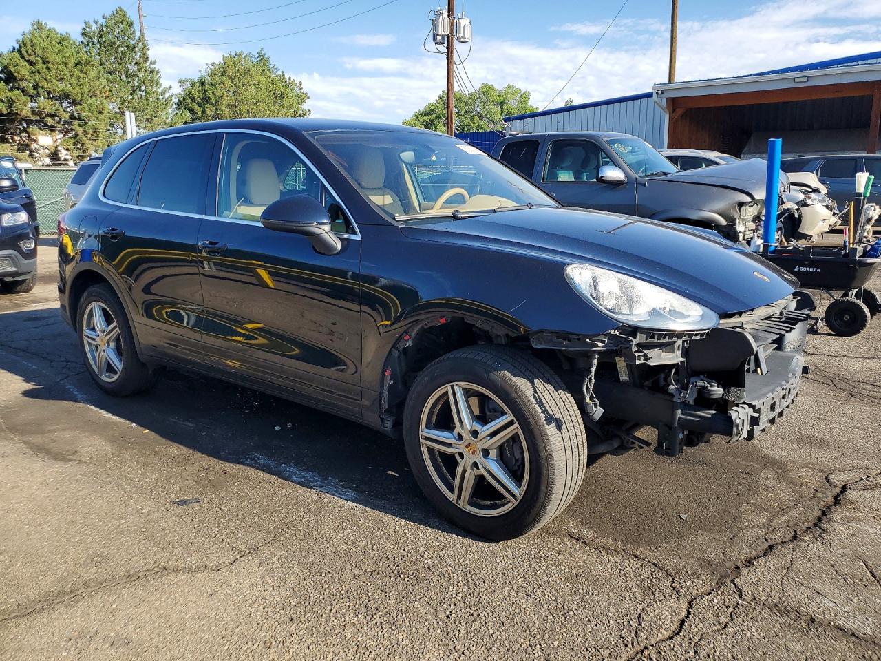 WP1AA2A21GKA12166 · 2016 PORSCHE CAYENNE · 4/14