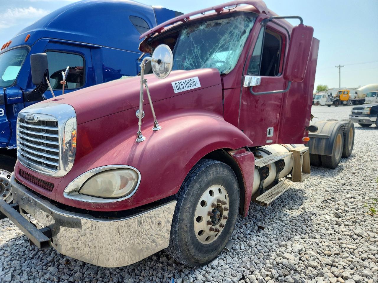 2002 FREIGHTLINER COLUMBIA 1