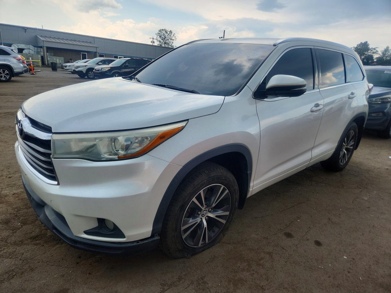 2016 TOYOTA HIGHLANDER