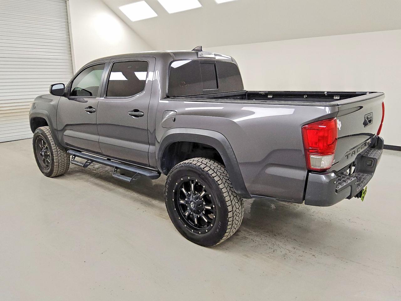5TFCZ5AN0HX088030 · 2017 TOYOTA TACOMA · 2/12