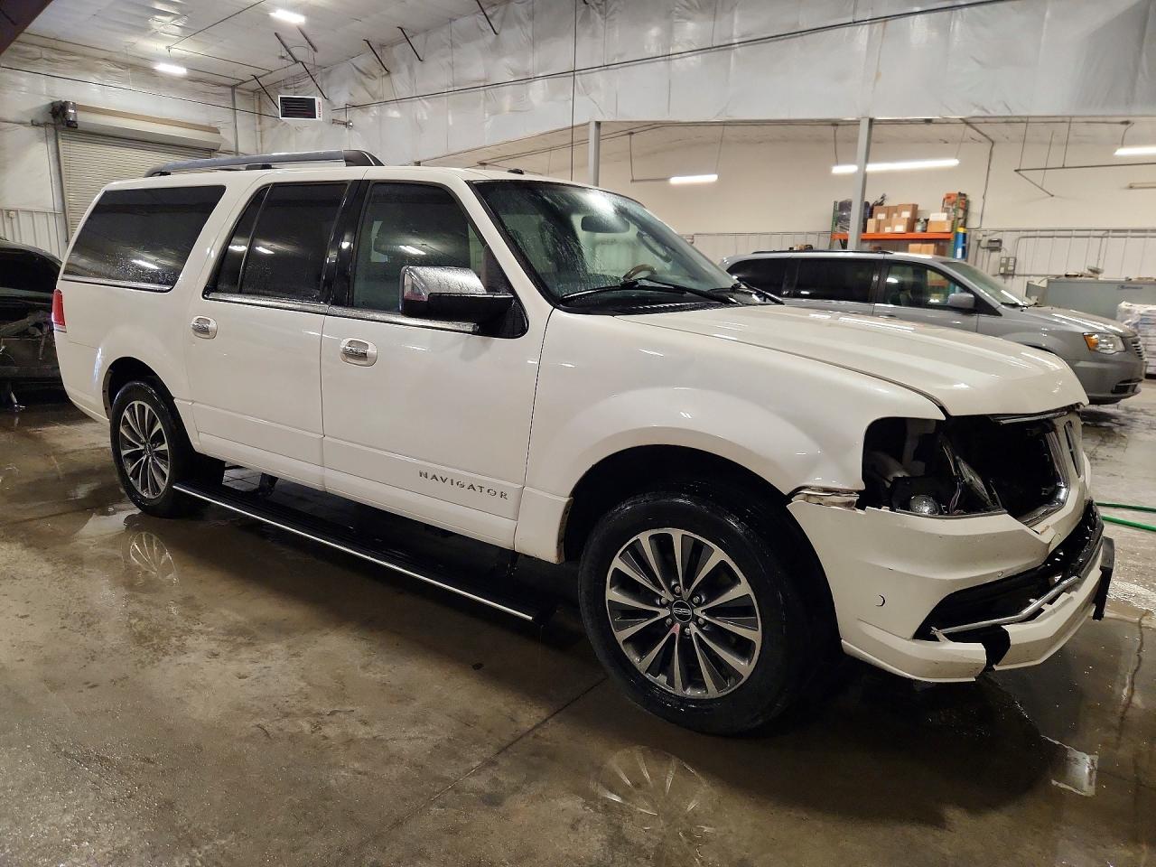 5LMJJ3JT5GEL10016 · 2016 LINCOLN NAVIGATOR · 4/13