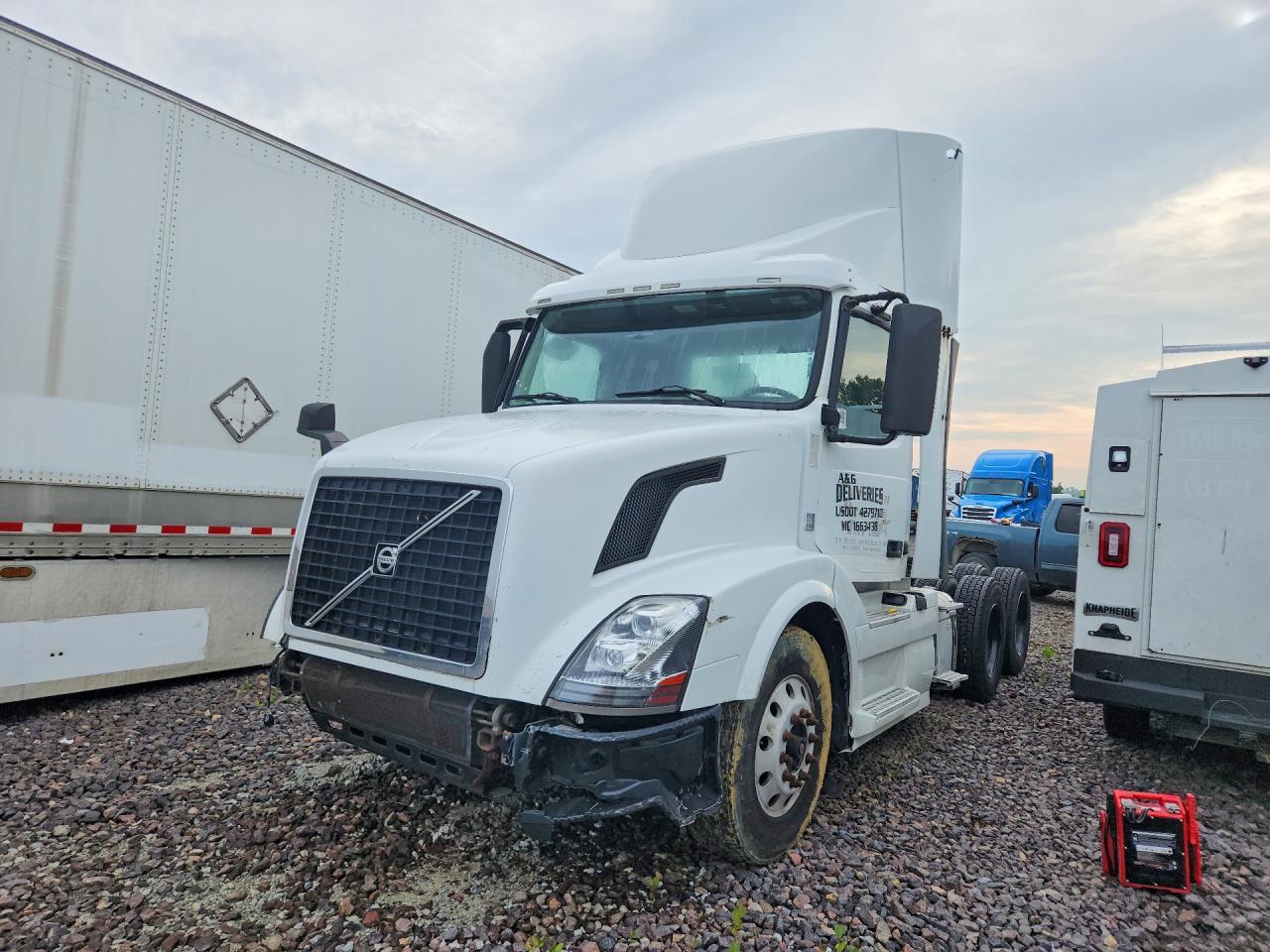 4V4NC9EG2GN958386 · 2016 VOLVO VN