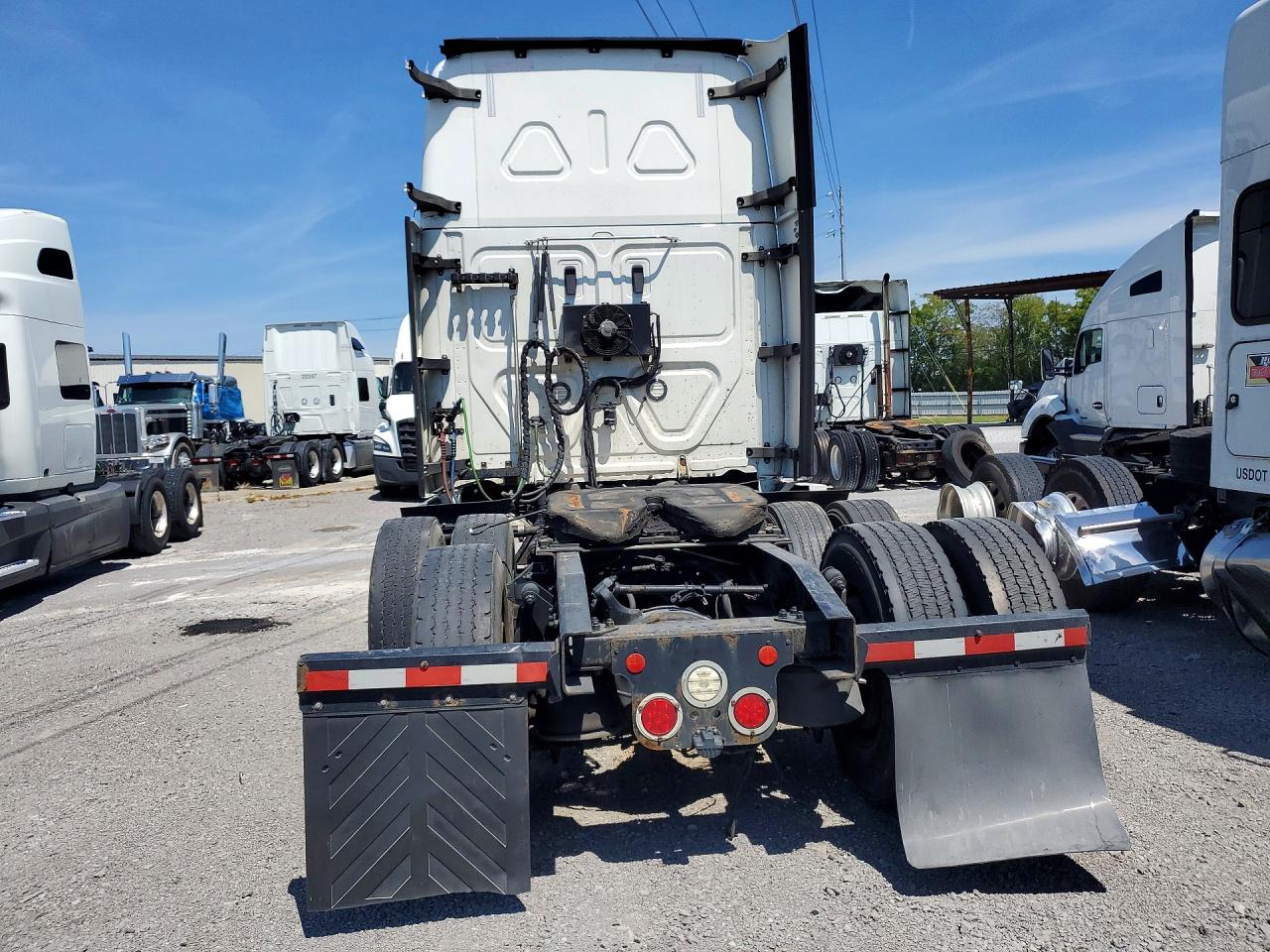 3AKJHHDR0KSKD2788 · 2019 FREIGHTLINER CASCADIA · 6/14