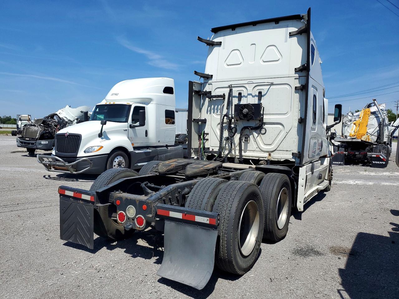 3AKJHHDR0KSKD2788 · 2019 FREIGHTLINER CASCADIA · 3/14