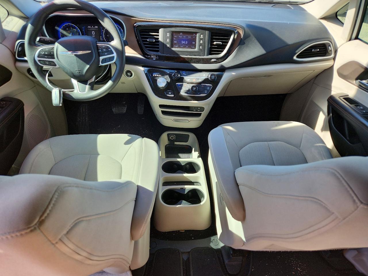 2C4RC1CG3HR531580 · 2017 CHRYSLER PACIFICA · 8/13