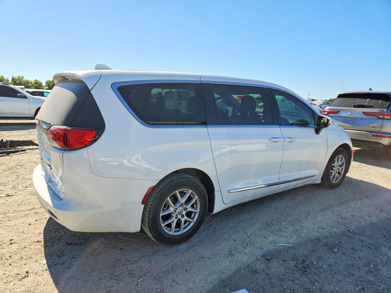 2C4RC1CG3HR531580 · 2017 CHRYSLER PACIFICA · 3/13