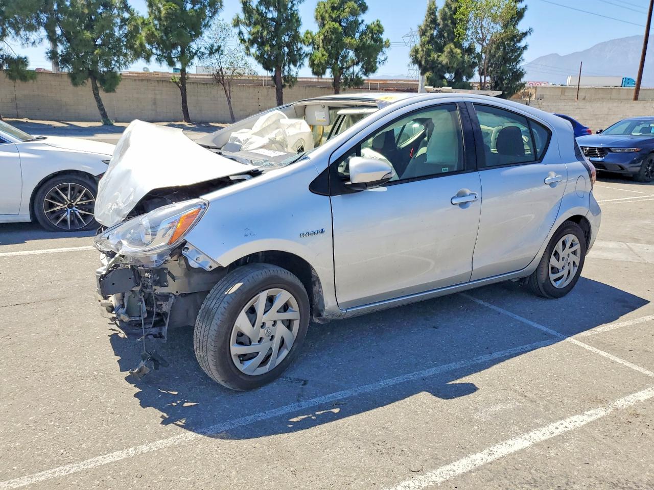 JTDKDTB30F1110975 · 2015 TOYOTA PRIUS C