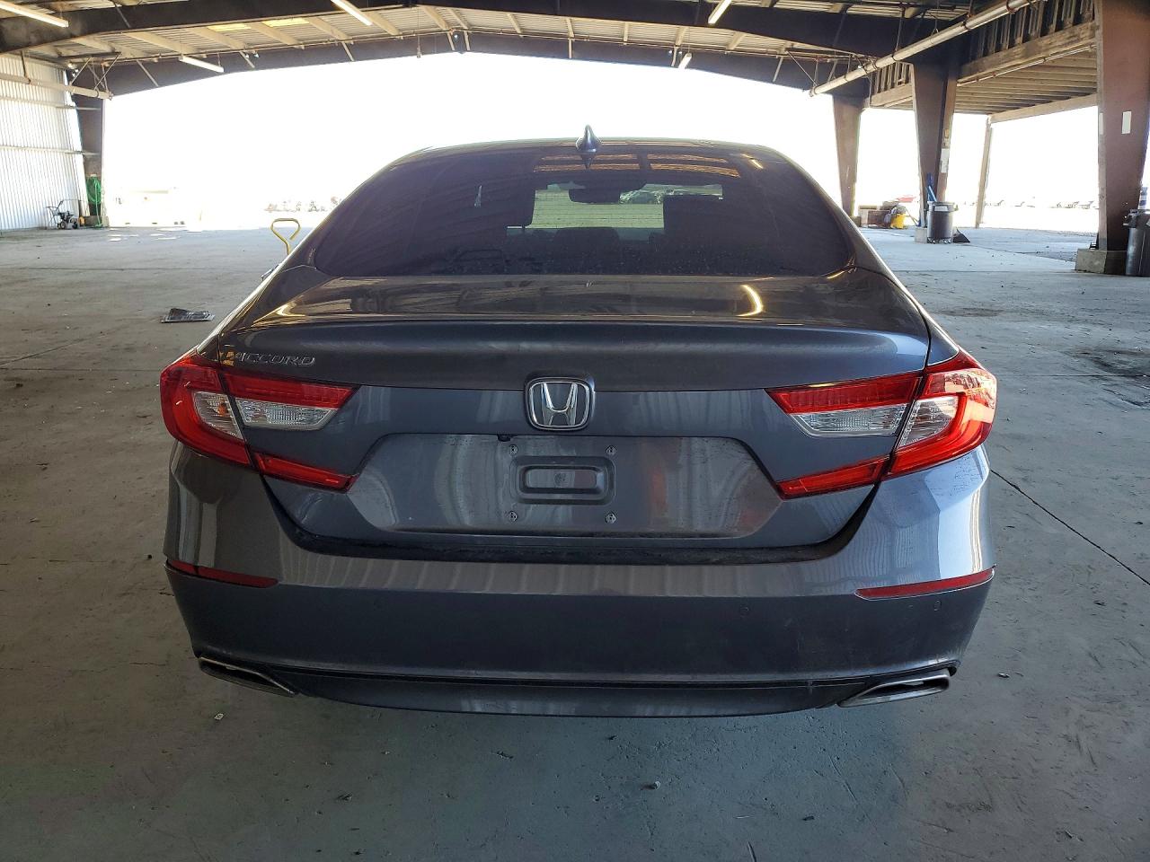 1HGCV2F9XJA019667 · 2018 HONDA ACCORD · 6/12
