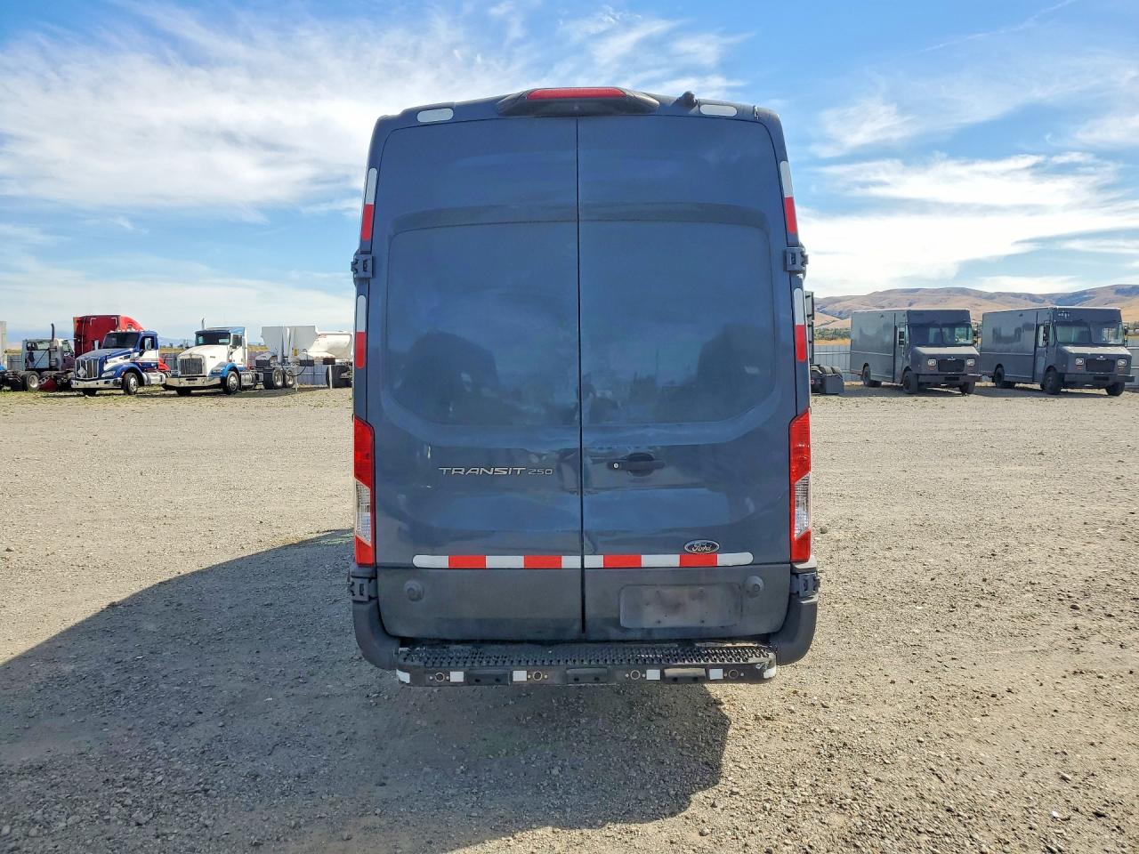 1FTBR3X82LKB27594 · 2020 FORD TRANSIT · 6/13