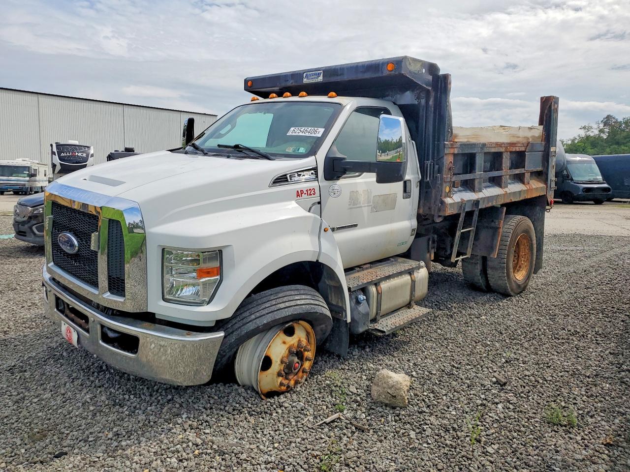 2017 FORD F750