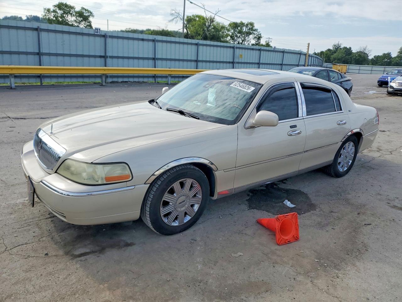 1LNHM83W13Y621271 · 2003 LINCOLN TOWN CAR