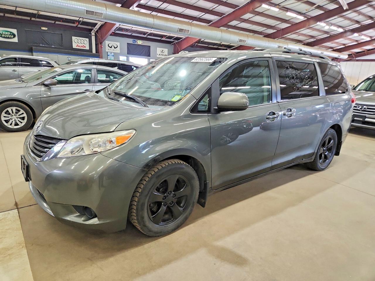 5TDKK3DC2CS277811 · 2012 TOYOTA SIENNA