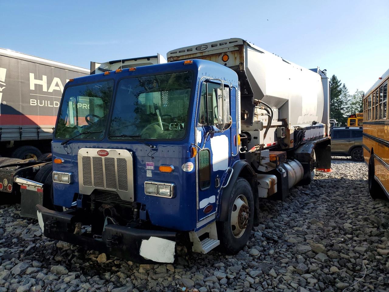 2014 PETERBILT 320
