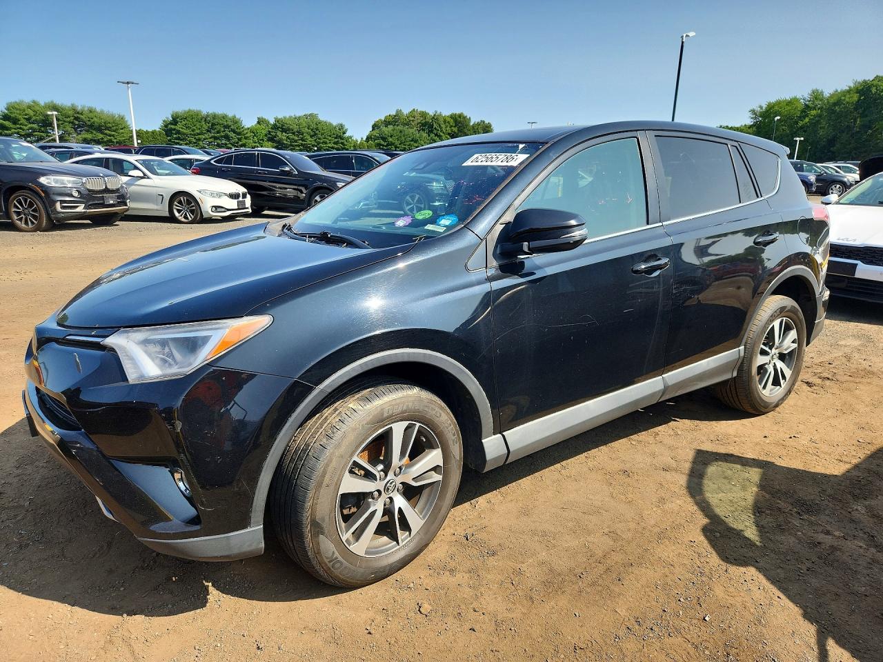 2T3RFREV6JW803195 · 2018 TOYOTA RAV4