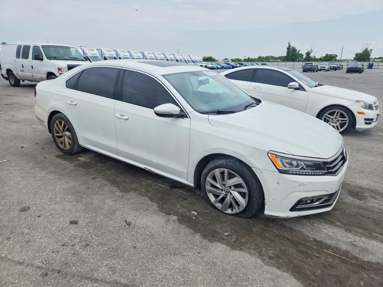 1VWBA7A35JC003514 · 2018 VOLKSWAGEN PASSAT · 4/12